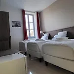 Square فندق نيم