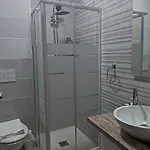 Square نيم
