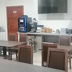 Square نيم