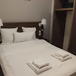 Square فندق
