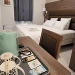 Square فندق