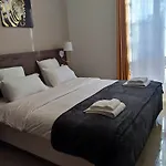Square Hotel