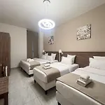 Hotel Square 3*