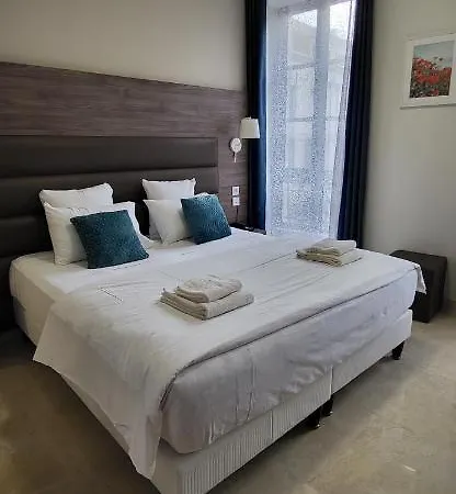 Square Hotel 3*