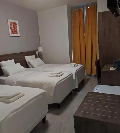 Hotel Square 3*