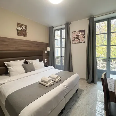 Hotel Square 3*