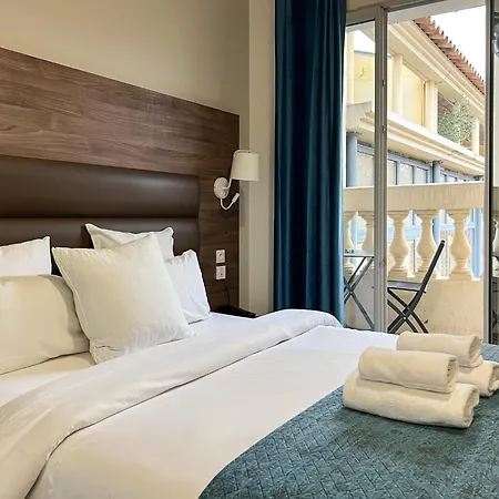 Square Hotel