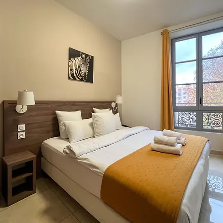 Hotel Square 3*